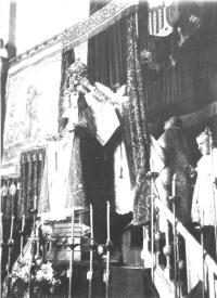 la Verge coronada dalt del cambril any 1907